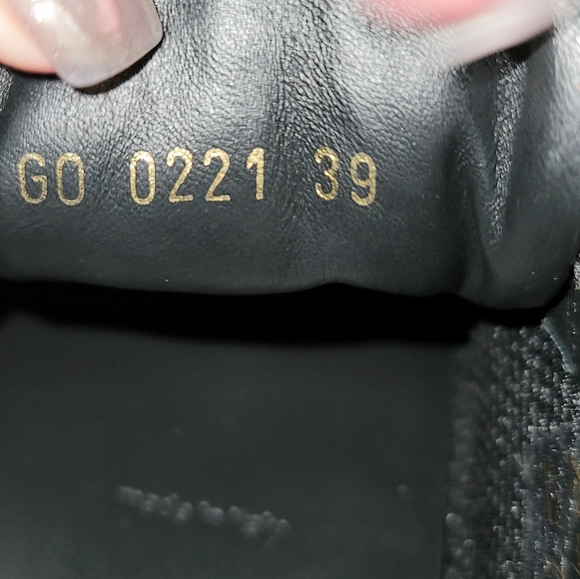 Authentic Louis Vuitton Women's Run Away Sneaker. Size 39. - Picture 2 of 13